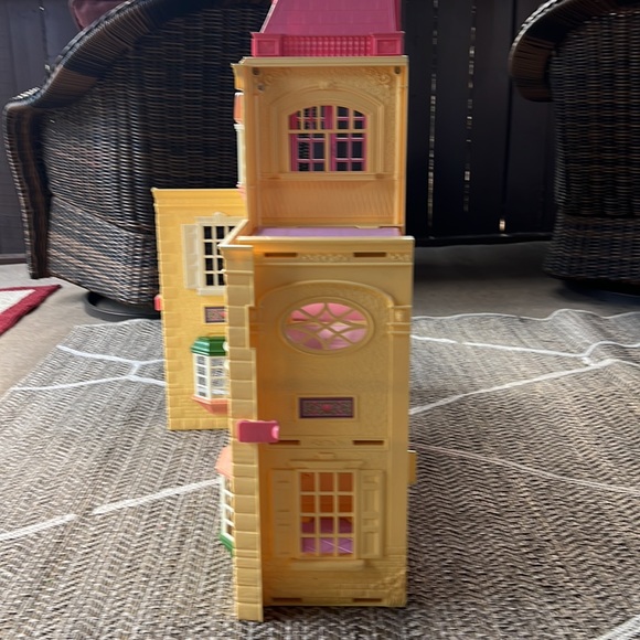 Fisher Price Loving Family Grand Mansion Twin Time Folding Doll House - Picture 3 of 7